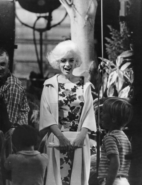 Marilyn Monroe, actress, USA - with children......