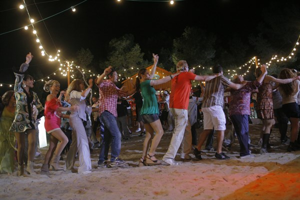 Camping Paradis, season 2, episode 2 (TV series)