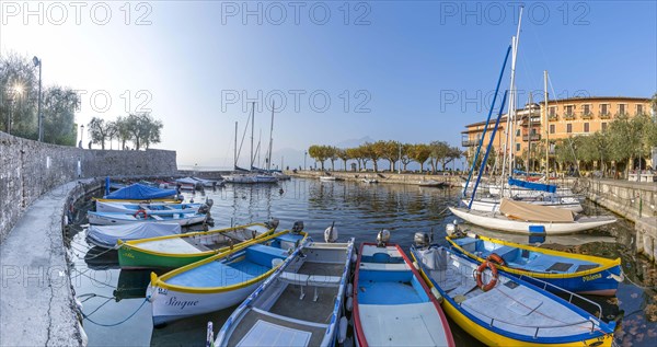 Port of Torri del Benaco