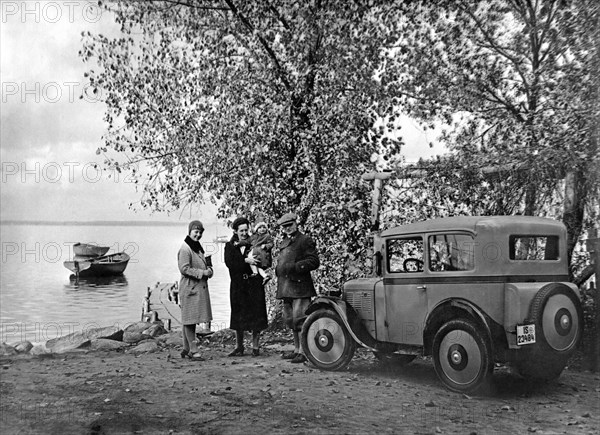 Family trip by car to the lake