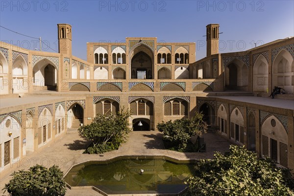 Masjed-e Agha Borzog