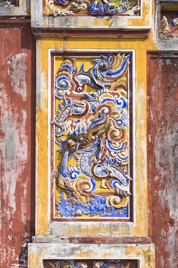 Painting and decoration on the The To Mieu gate