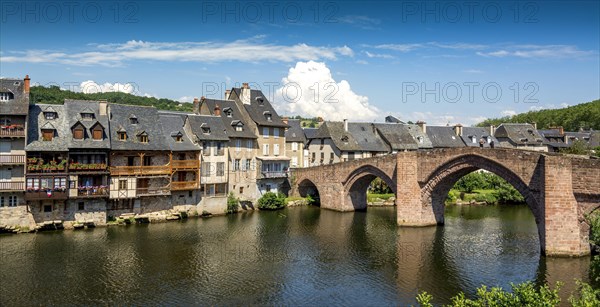 Espalion village