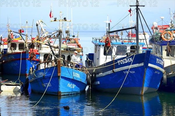 Fishing boats in the bay of Puerto del Hambre