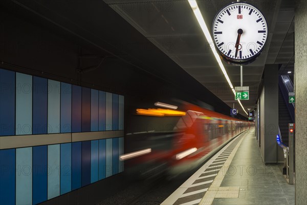 Train coming in at the platform