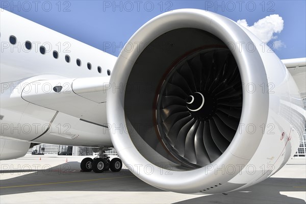 Left engine