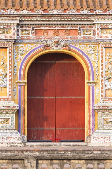 Chanh Tay gate