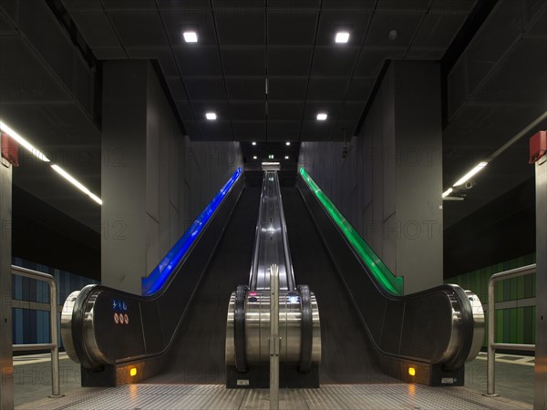 Escalators at the platform
