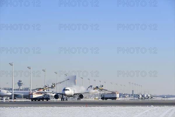 Aircraft de-icing