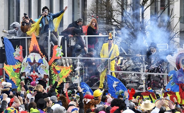 Surprise car with the Dusseldorf band Die Toten Hosen on the Rosenmontagszug
