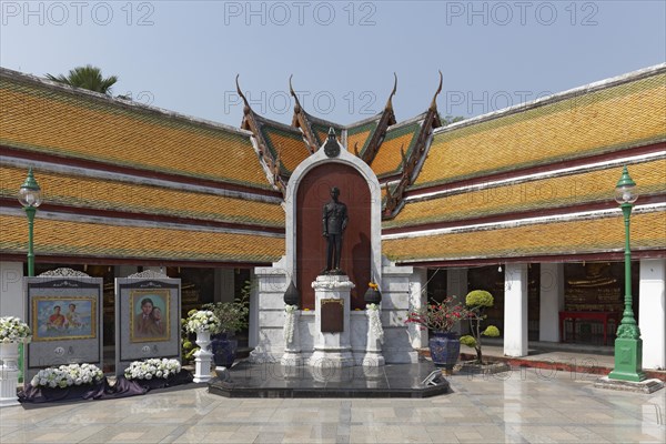 Statue of King Ananda Mahidol