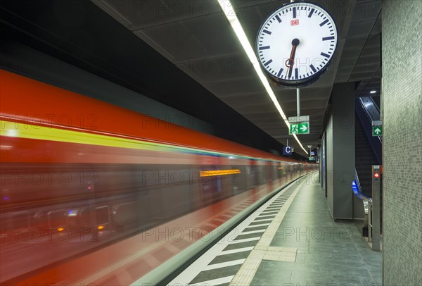 Train coming in at the platform