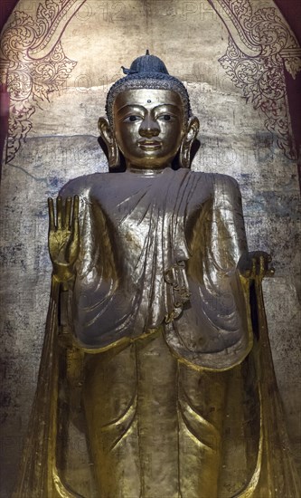 Buddha statue at Ananda Temple