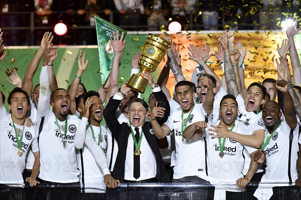 Cheering with coach Niko Kovact after the cup was handed over to Eintracht Frankfurt