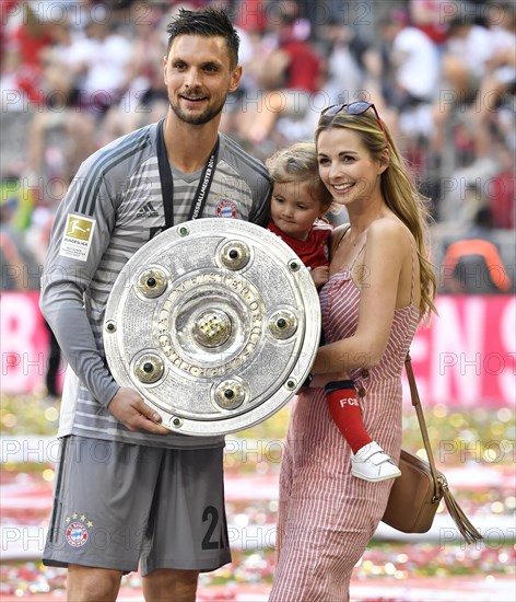 Goalkeeper Sven Ulreich FC Bayern Munich with his wife Lisa