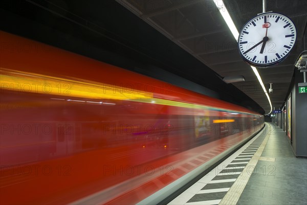 Train coming in at the platform