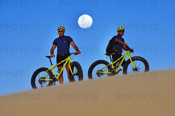 Fatbiker in the dunes near De Kelders