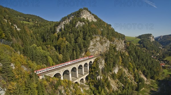 Semmering Railway runs via Krauselklause viaduct