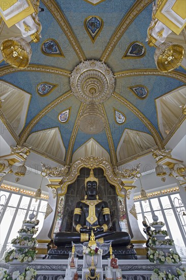 Black Buddha in Maha Rattana Chedi of Wat Thung Setthi