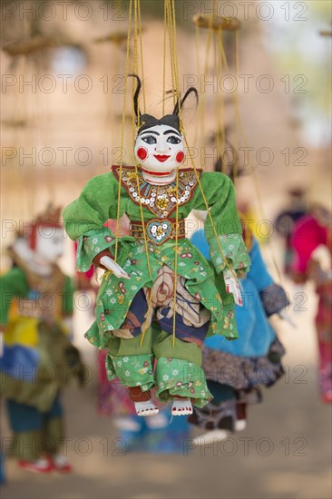 Marionetts as souvenir at Htilominlo temple