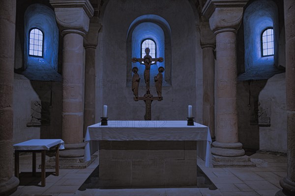 Main altar in honour of the Virgin Mary in the eastern arm of the crypt