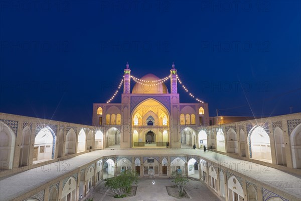 Mosque Masjed-e Agha Bozorg at night