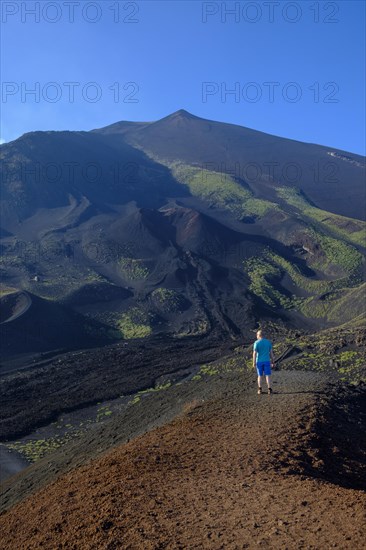 Hikers at the crater Silvestri