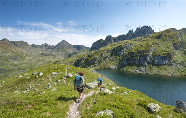 Two hikers at Brettersee