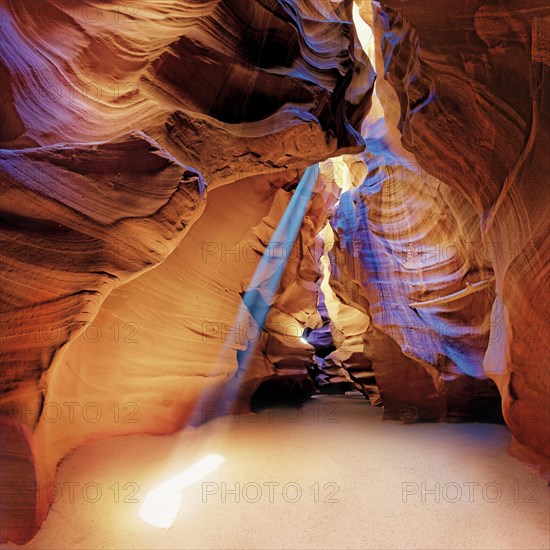 Incident light rays and yellow-red sandstone formations