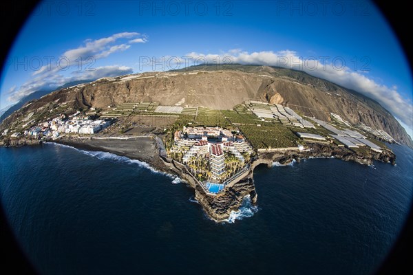 Puerto Naos with bathing beach