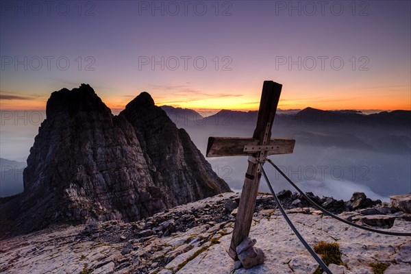 Summit cross of the third Watzmannkind in front of first and second Watzmannkind