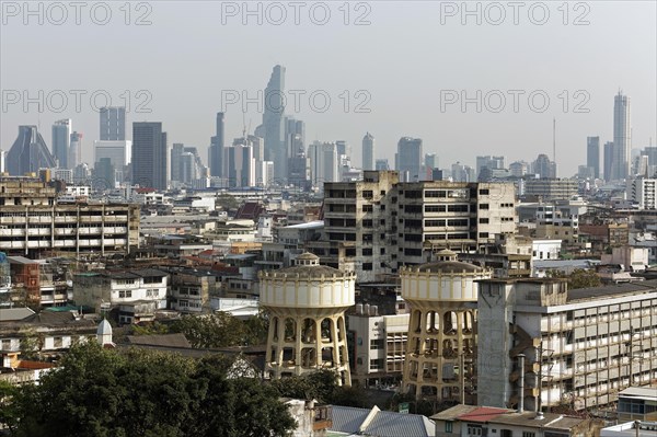 District of Pom Prap Sattru Phai and Skyline Siam Square