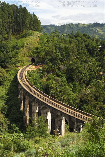 Nine Arches Bridge in the highlands near Ella