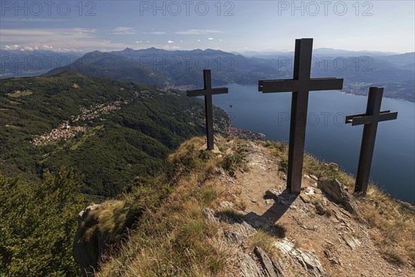 Crosses on Monte Morissolo