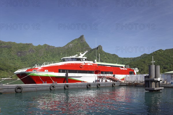 Terevau Ferry in the port of Vaiare
