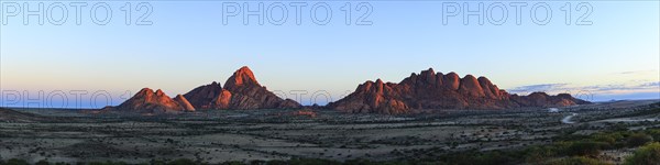 Panorama of the Spitzkoppe and Pontok mountains