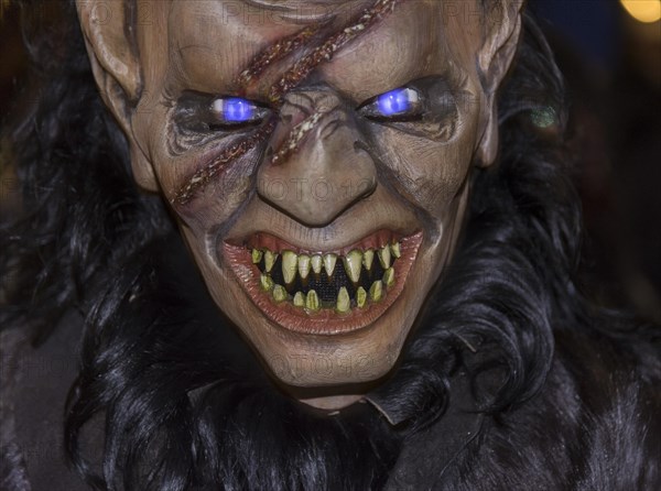 Krampus with the Lichtenworther Klachlteufel at the Advent Market