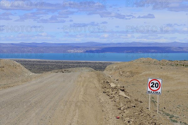 Gravel road Ruta 40 with speed limit 20 Km/h