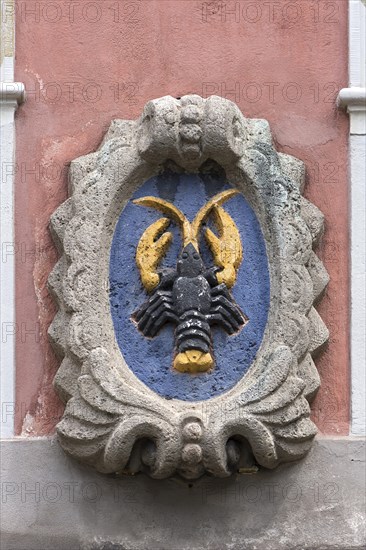 Relief crab figure at the Haus zum Krebs