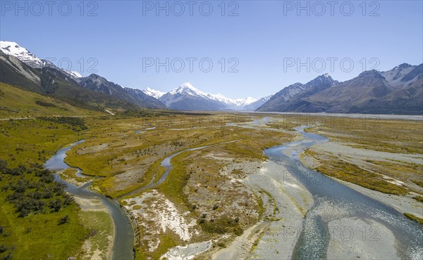 Wide riverbed of Tasman River
