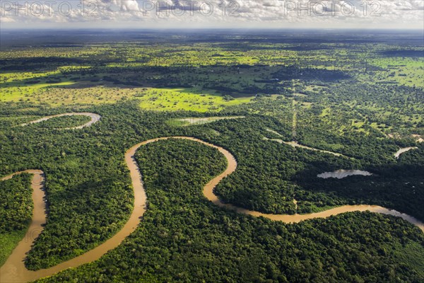 Rio Aquidauana flows through jungle