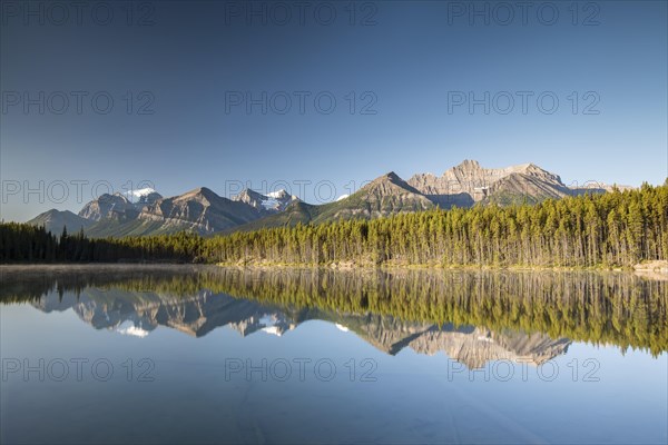 Herbert Lake with morning atmosphere