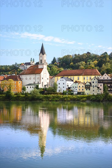 View from the Innpromenade to St. Gertraud church and colourful houses of the Ledergasse on the banks of the Inn