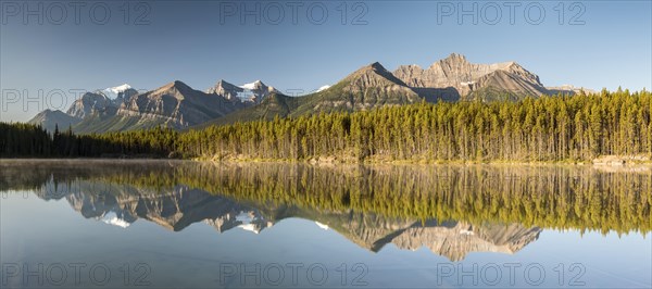 Herbert Lake with morning atmosphere