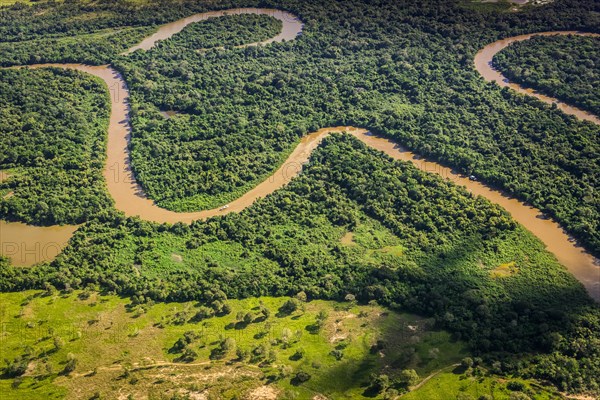 Rio Aquidauana flows through jungle
