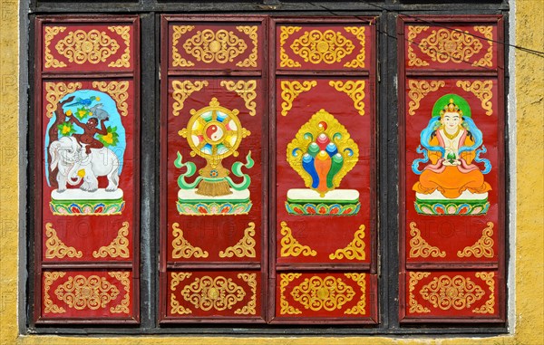 Traditional Buddhist motifs on wall