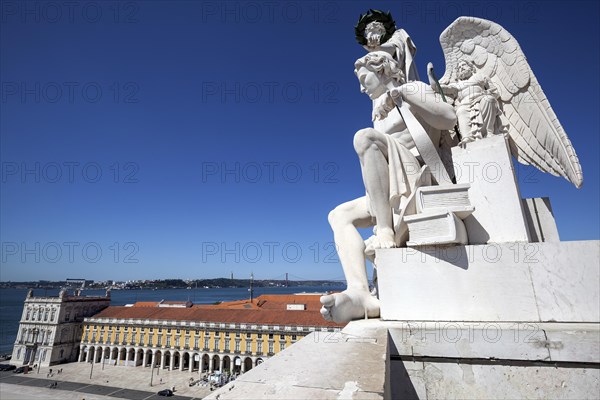 Statue on the Triumphal Arch of Rua Augusta