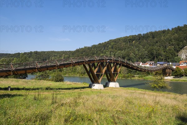 Stressed ribbon bridge