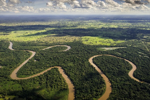 Rio Aquidauana flows through jungle