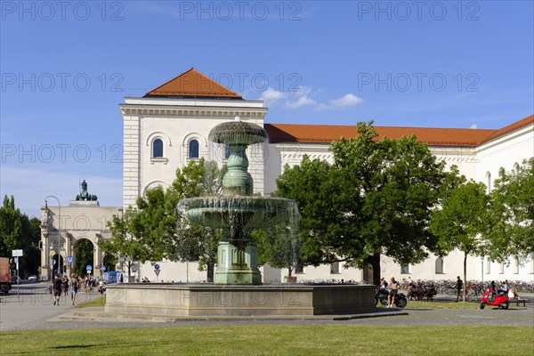 Ludwig Maximilian University and Victory Gate